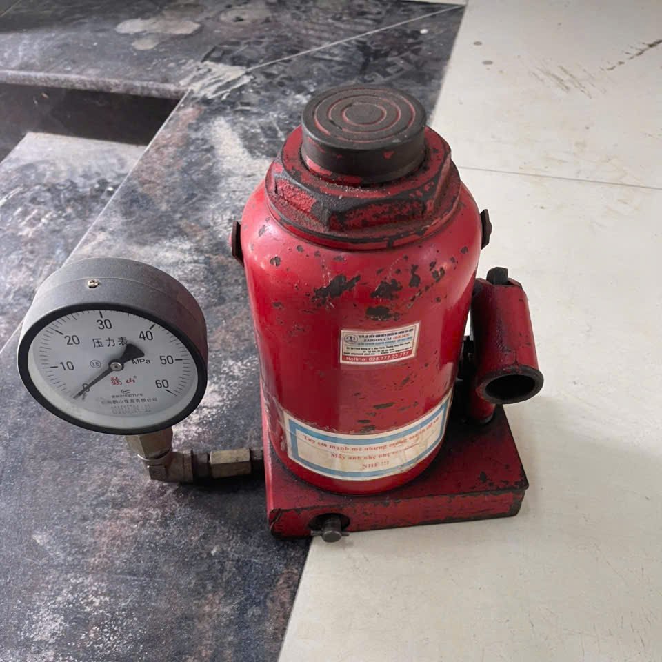 Đội thủy lực 32T